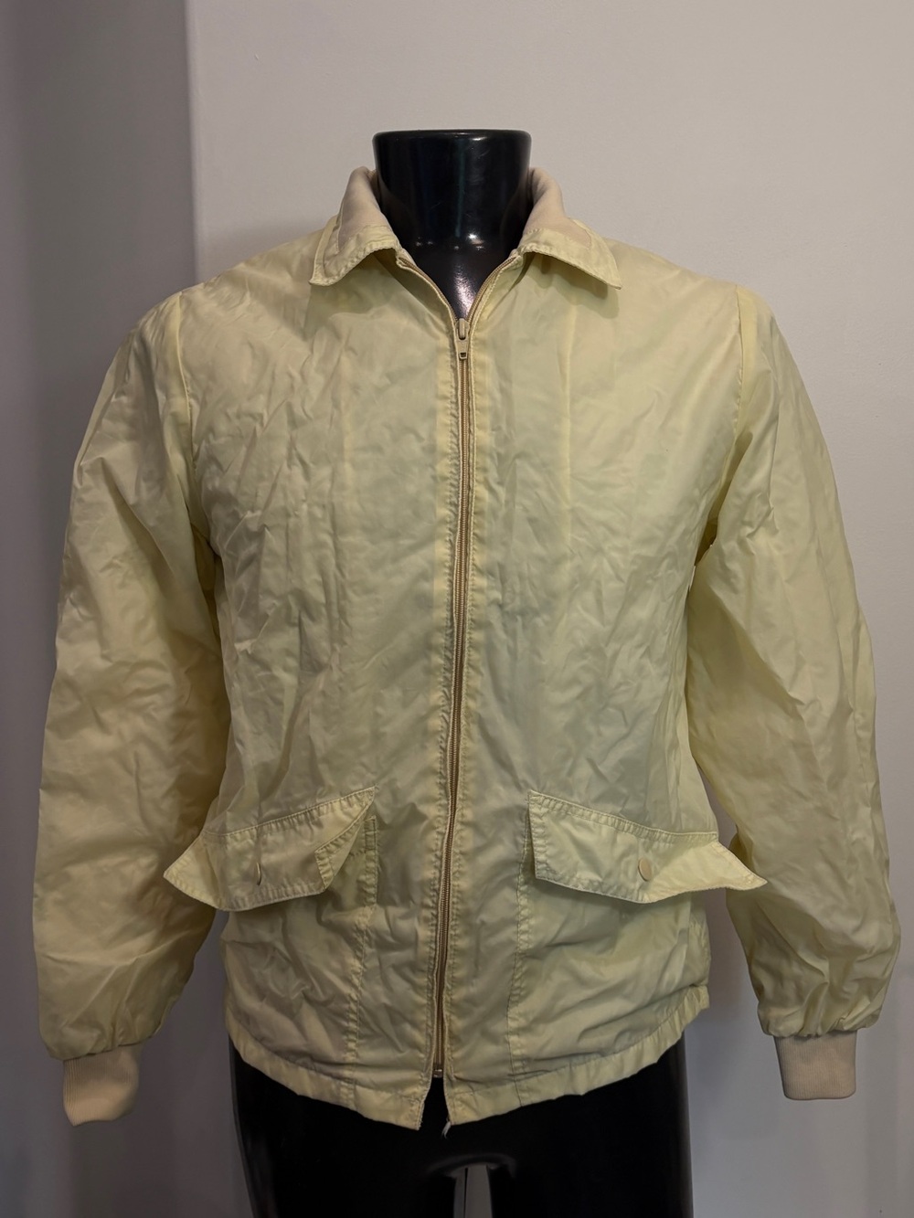 Vintage Slazenger Men’s Yellow Nylon Windbreaker Jacket Made in Korea